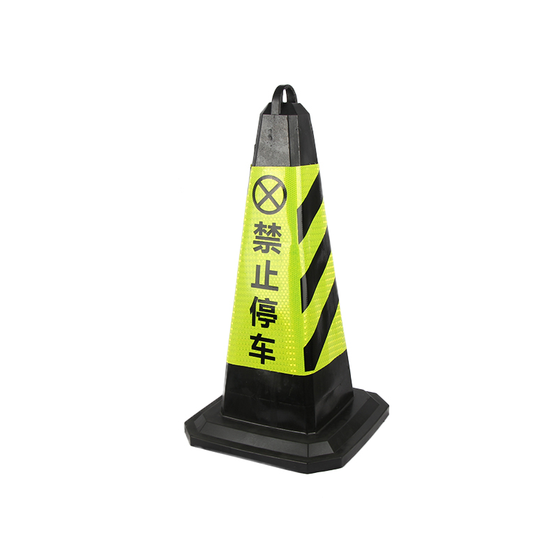 Rijbaanveiligheid 730MM Link Type Geel/Zwart of Rood/Wit Rubber Vierkante Verkeersobelisk Geen parkeerkegel